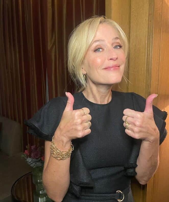 Gillian Anderson giving best wishes to fans