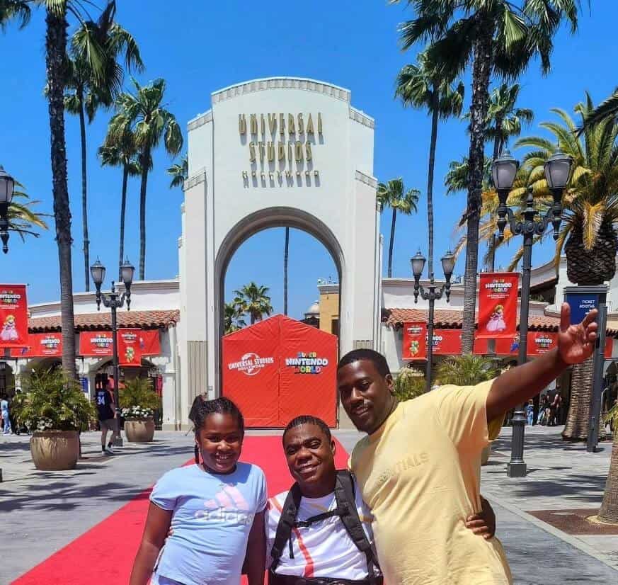 Tracy Morgan at Unistudios with beautiful family