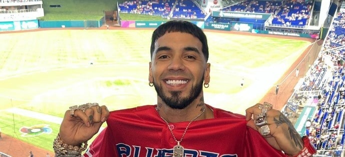 Anuel AA enjoying Baseball Match