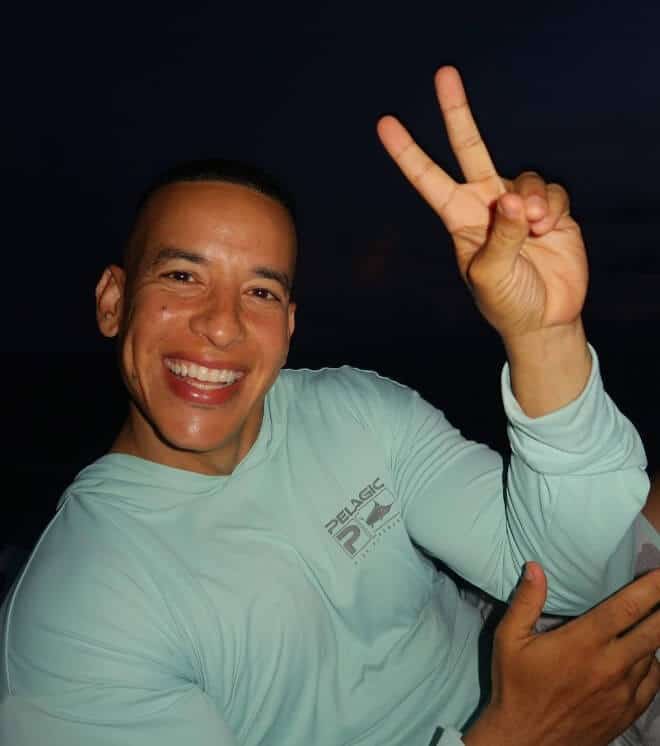 Daddy Yankee showing victory sign