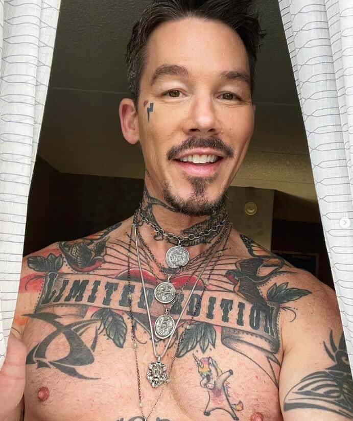 David Bromstad shirtless showing tattoo