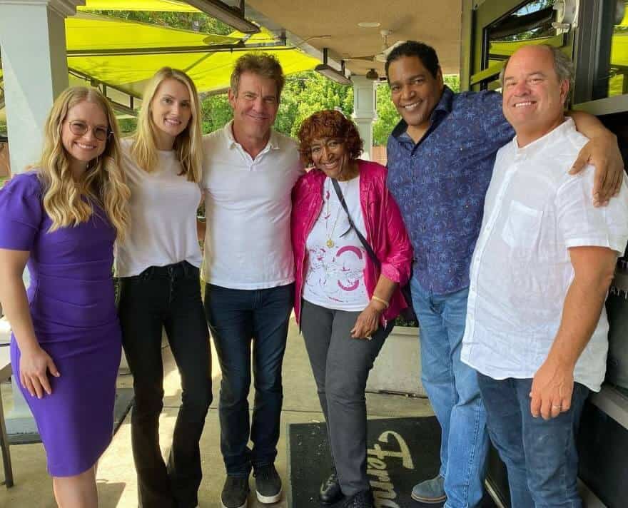 Dennis Quaid with family and friends