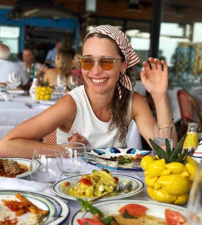 Emilia Clarke enjoying lunch