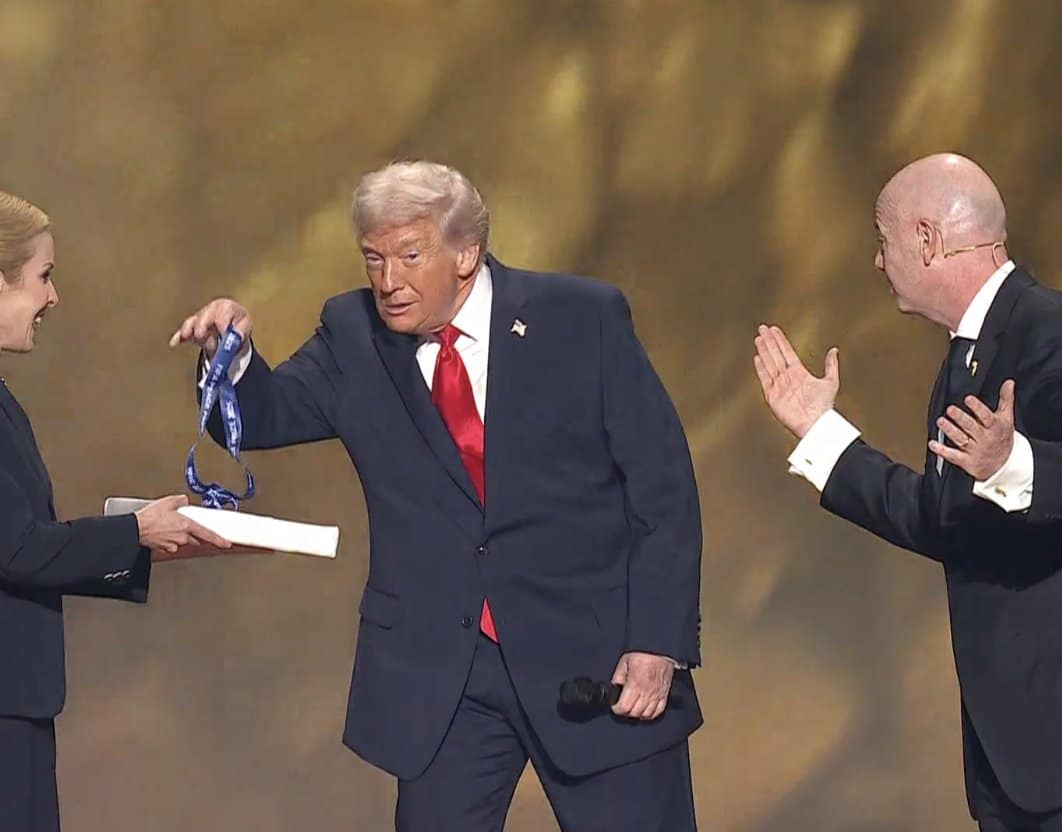 Governor Gavin Newsom Slams Trump Over Delayed Los Angeles Wildfire Aid: “Wake Up and Do His Job” G7bBi4DX0AEu2AP