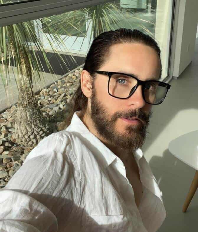 Jared Leto taking selfie