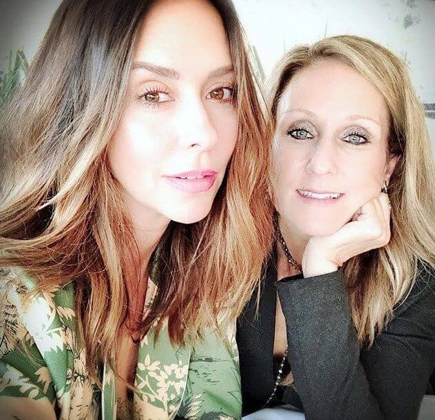 Jennifer Love Hewitt with her bestie