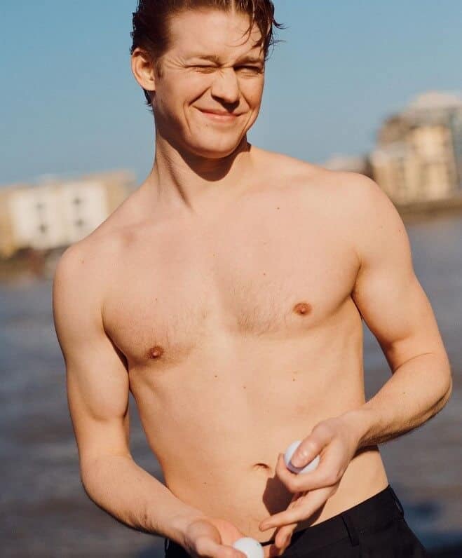 Joe Alwyn shirtless