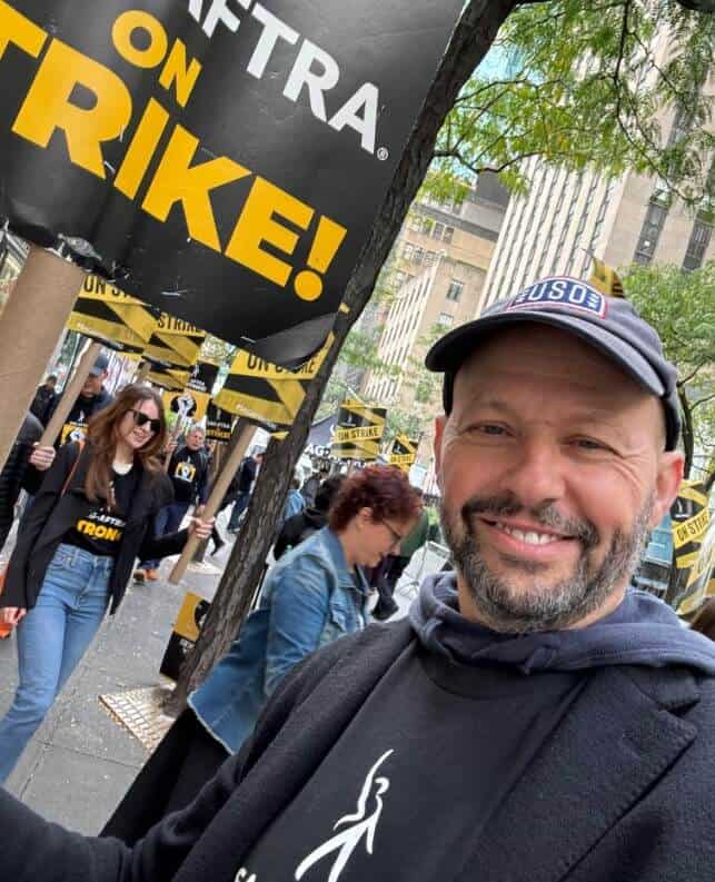 Jon Cryer suppporting the strike