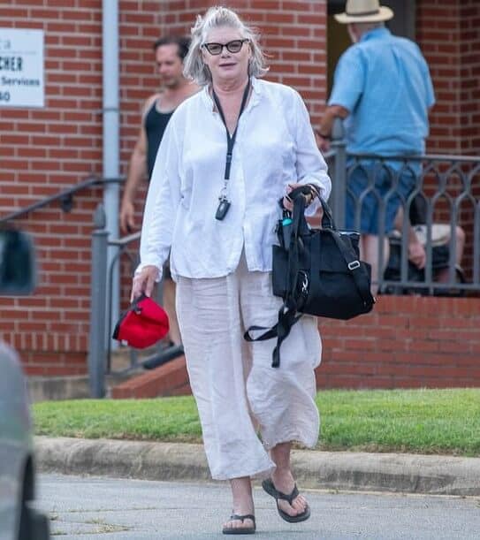 Kelly McGillis walking out from shooting scenes