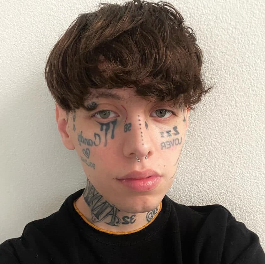 Lil Xan taking a selfie