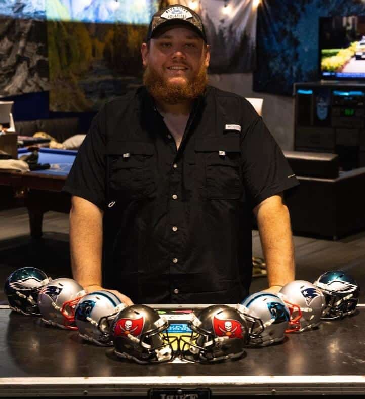 Luke Combs playing game