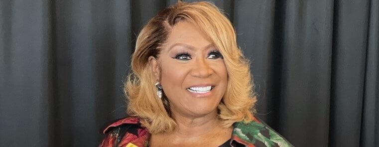 Patti LaBelle holding Icon Award