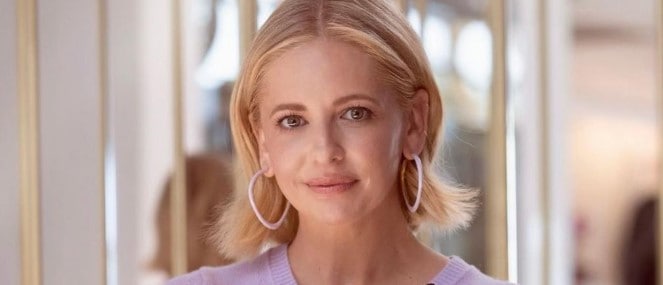 Sarah Michelle Gellar cute pose for photo