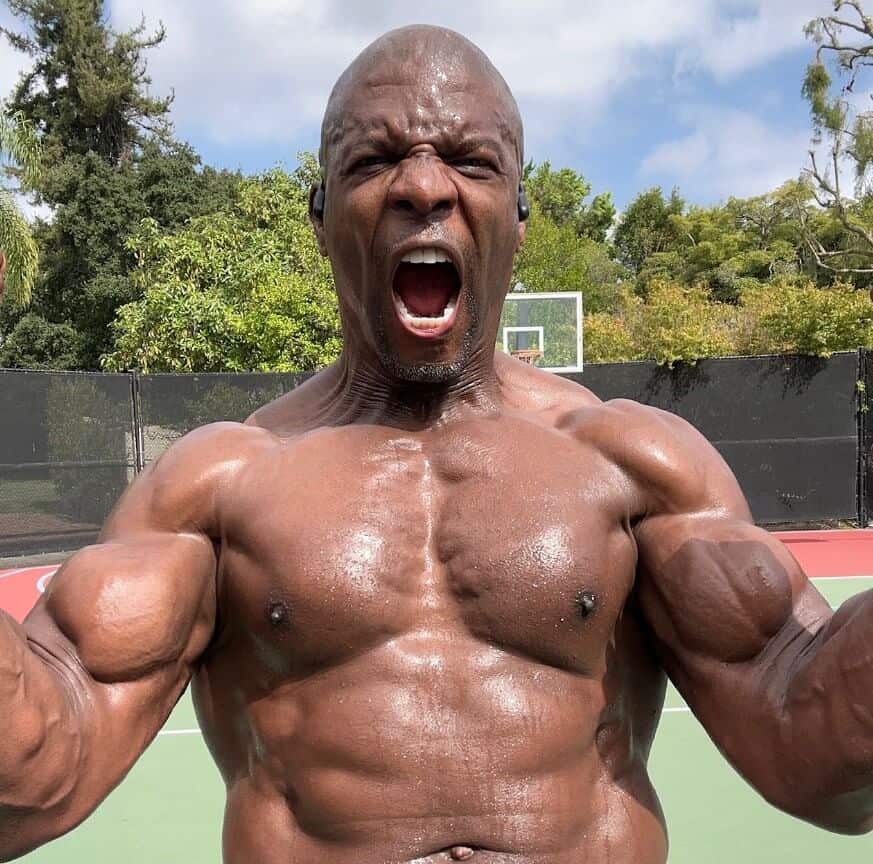 Terry Crews showing his muscles